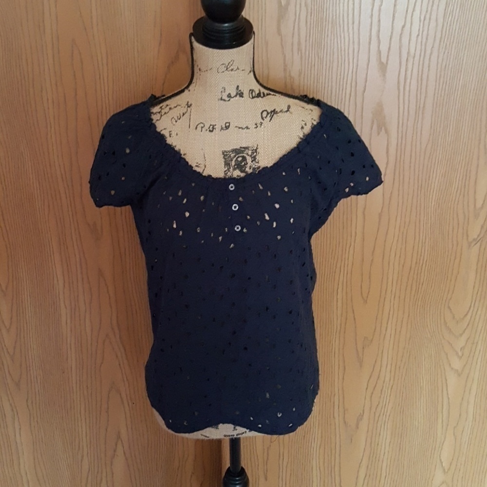 Medium navy blue Hollister top. Like new